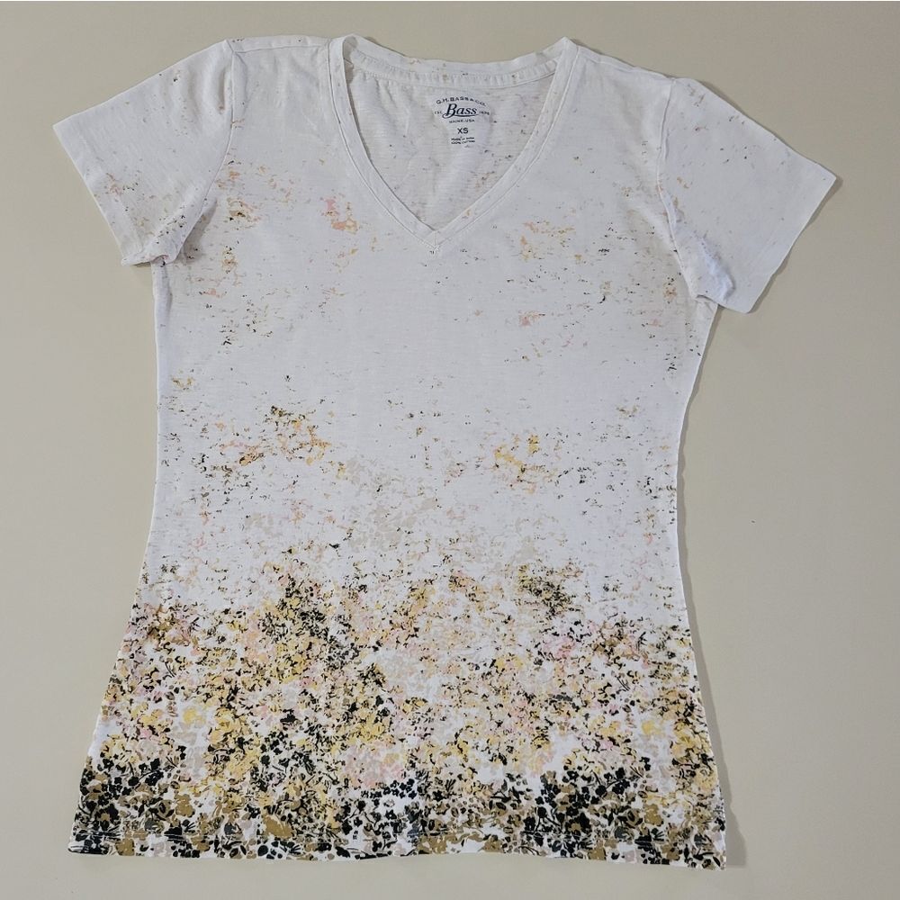 G.H. Bass Women's Ivory Floral V-neck Short Sleeve Tee